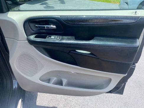 Used 2019 Dodge Grand Caravan SE FWD image 20
