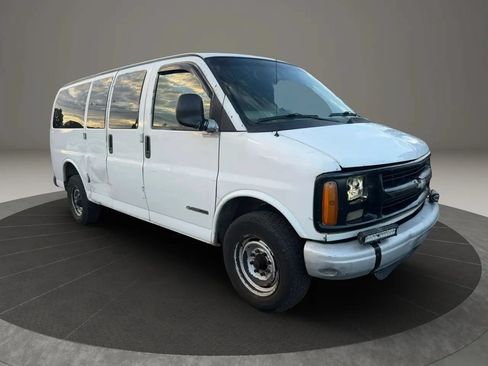 Used 2001 Chevrolet Express 2500 Passenger RWD image 3