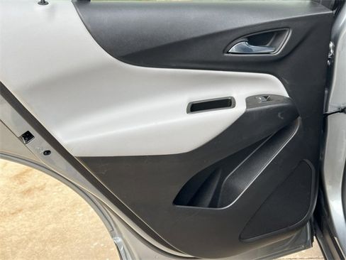 Used 2023 Chevrolet Equinox LT image 33