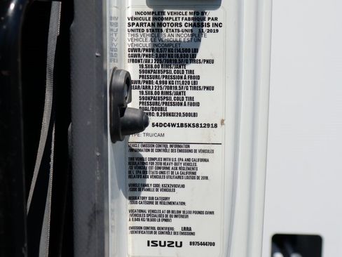 Used 2019 Isuzu NPR image 38