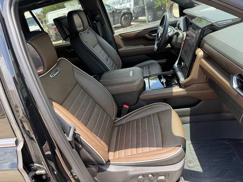 Used 2026 GMC Yukon Denali Ultimate w/ LPO, Floor Liner Package AWD/4WD image 27