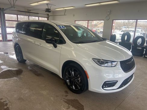 New 2026 Chrysler Pacifica Select image 1