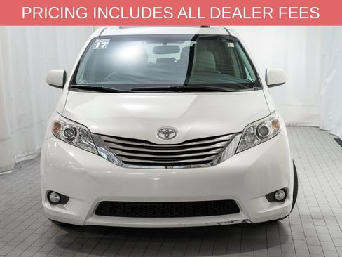 Used 2017 Toyota Sienna XLE FWD image 2