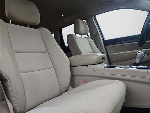 Used 2020 Jeep Grand Cherokee Laredo w/ 18" Wheel & 8.4" Radio Group image 15