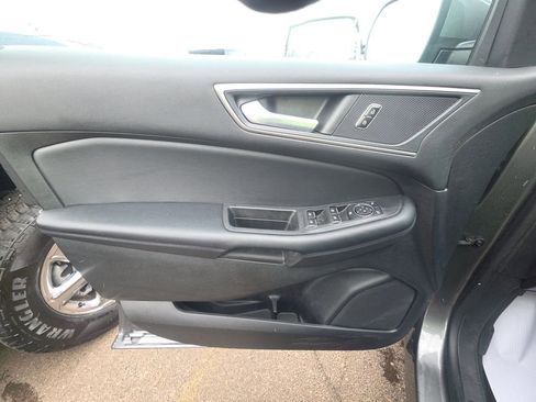 Used 2022 Ford Edge SEL w/ Convenience Package image 3