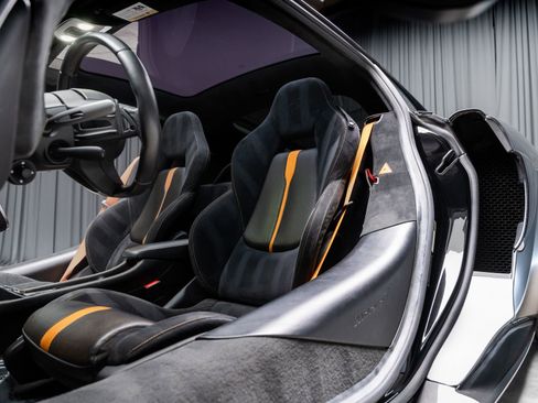 Used 2017 McLaren 570S RWD image 6