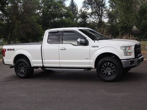 Used 2016 Ford F150 Lariat w/ Equipment Group 502A Luxury AWD/4WD image 2