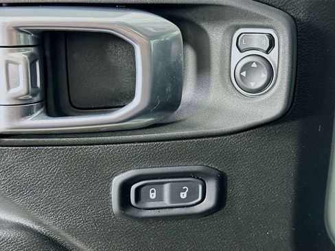 Used 2024 Jeep Wrangler Unlimited Sport AWD/4WD image 20