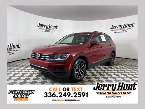 Used 2021 Volkswagen Tiguan SE image 1