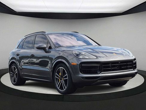 Used 2019 Porsche Cayenne Turbo AWD/4WD image 2