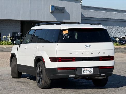 Used 2025 Hyundai Santa Fe SEL AWD/4WD image 2