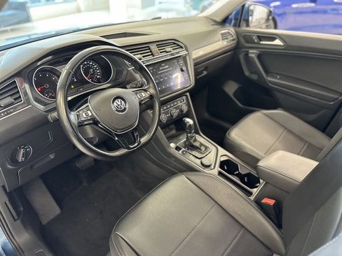 Used 2019 Volkswagen Tiguan SE w/ Panoramic Sunroof Package image 16