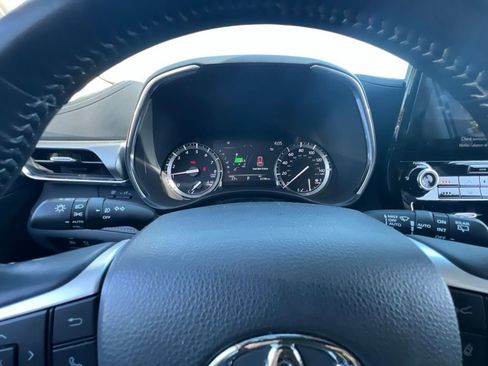 Used 2022 Toyota Highlander Platinum AWD/4WD image 11