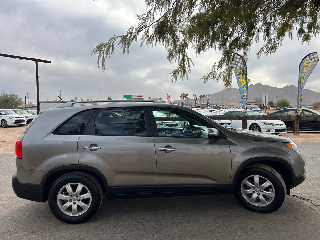 Used 2013 Kia Sorento LX w/ Convenience Pkg FWD image 6