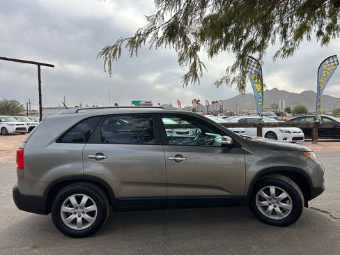 Used 2013 Kia Sorento LX w/ Convenience Pkg FWD image 6