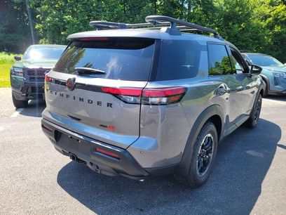 New 2026 Nissan Pathfinder Platinum w/ Cargo Package