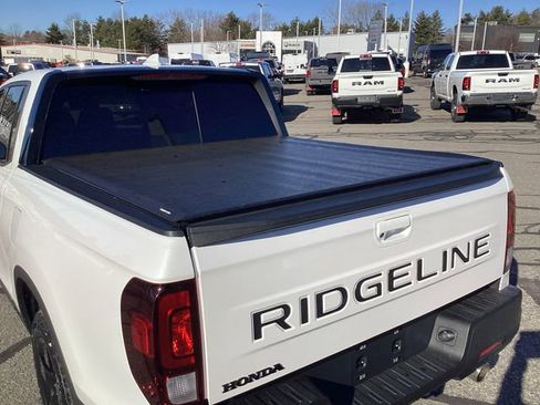 Used 2025 Honda Ridgeline Black Edition image 16