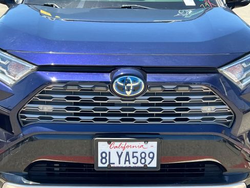 Used 2019 Toyota RAV4 XSE AWD/4WD image 12