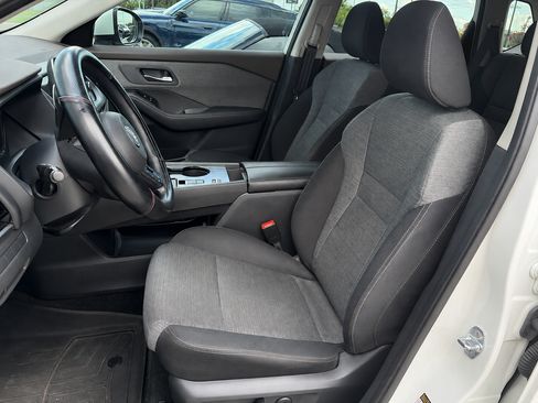 Used 2023 Nissan Rogue SV FWD image 2