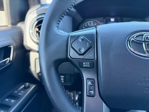 Used 2021 Toyota Tacoma TRD Off-Road w/ Technology Package AWD/4WD image 15