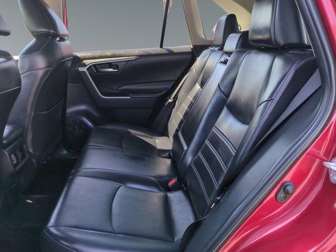 Used 2019 Toyota RAV4 XLE Premium w/ Carpet Mat Package FWD image 13
