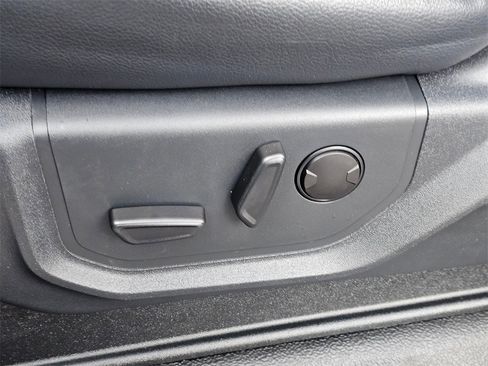 Used 2022 Ford F250 Lariat w/ Black Appearance Package image 24