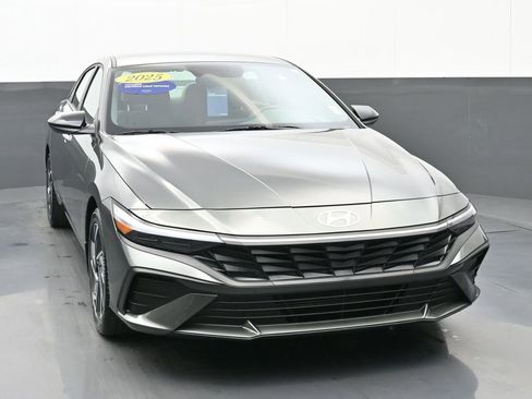 Certified 2025 Hyundai Elantra Sport image 9