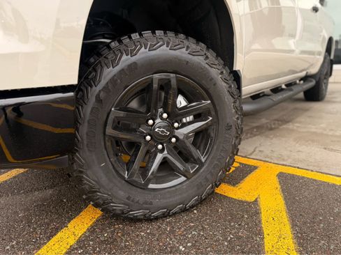 New 2026 Chevrolet Silverado 1500 Custom Trail Boss w/ LPO, Dark Essentials Package image 5