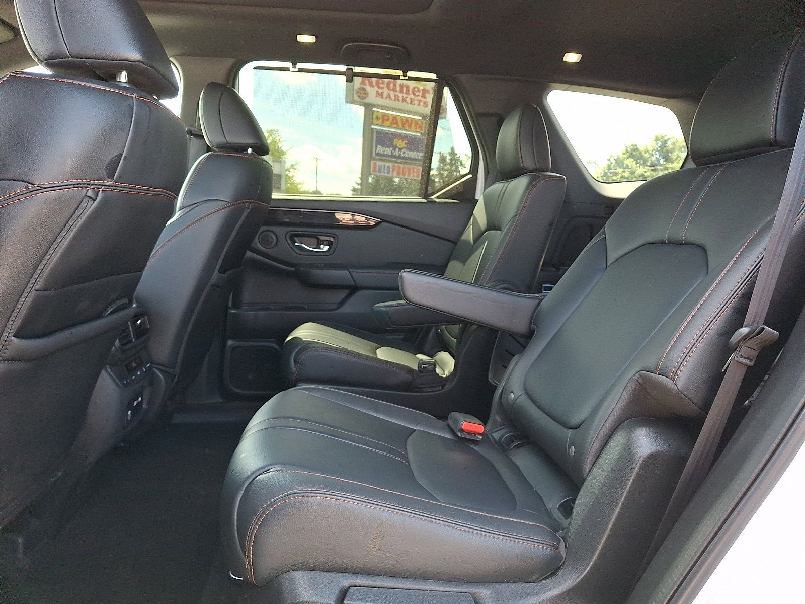 Used 2023 Honda Pilot TrailSport image 11