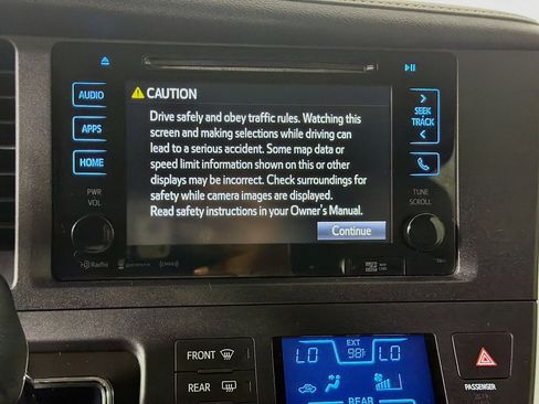Used 2017 Toyota Sienna XLE w/ XLE Navigation Package FWD image 19