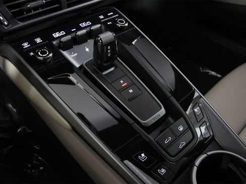 Used 2025 Porsche 911 Carrera image 18