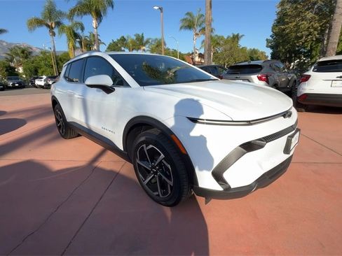 New 2026 Chevrolet Equinox EV LT image 2