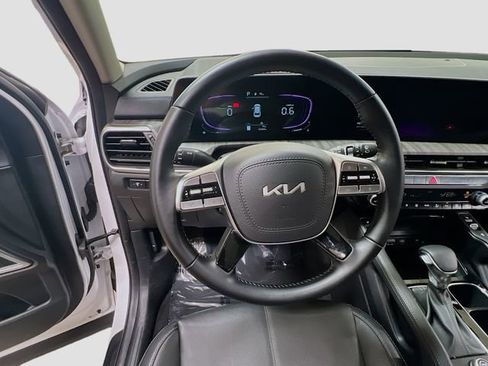 Certified 2025 Kia Telluride EX w/ EX Captain's Chair Package FWD image 11