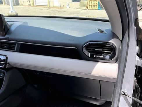 Certified 2025 Honda Pilot Touring image 21