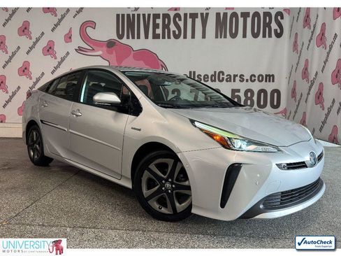 Used 2019 Toyota Prius XLE image 1