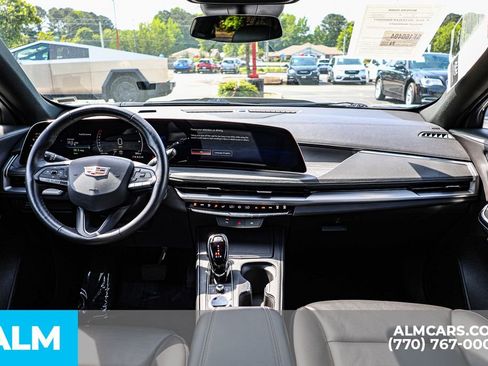 Used 2025 Cadillac XT4 Premium Luxury FWD image 30