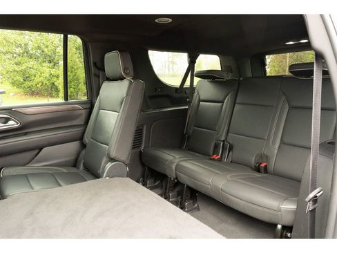 Used 2024 Chevrolet Suburban Premier image 14