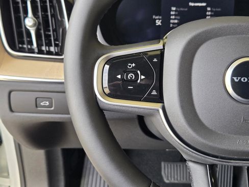 New 2026 Volvo XC60 B5 Plus w/ Protection Package Premier image 25