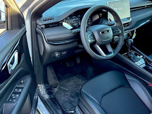 New 2026 Jeep Compass Altitude image 9