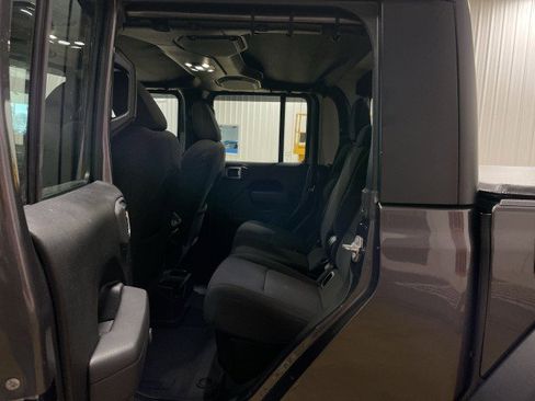 Used 2023 Jeep Gladiator Sport image 10