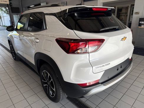 Used 2024 Chevrolet TrailBlazer LT w/ LT Cold Weather Package FWD image 5