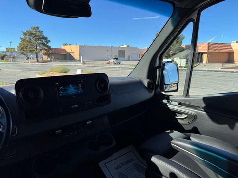 Used 2021 Mercedes-Benz Sprinter 2500 image 26