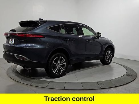 Used 2022 Toyota Venza LE image 5