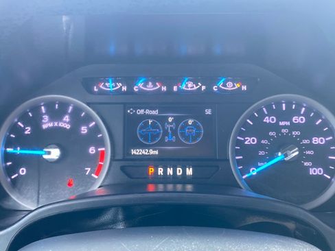 Used 2022 Ford F250 XLT w/ XLT Premium Package AWD/4WD image 9