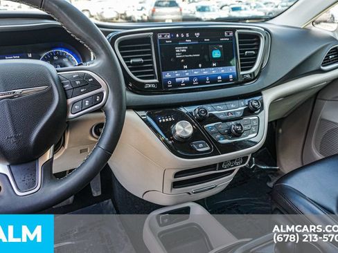 Used 2023 Chrysler Pacifica Touring-L FWD image 39