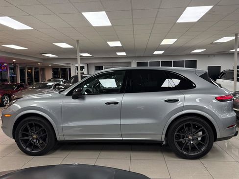 Used 2020 Porsche Cayenne image 3
