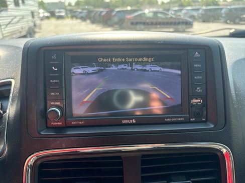 Used 2020 Dodge Grand Caravan SXT FWD image 16
