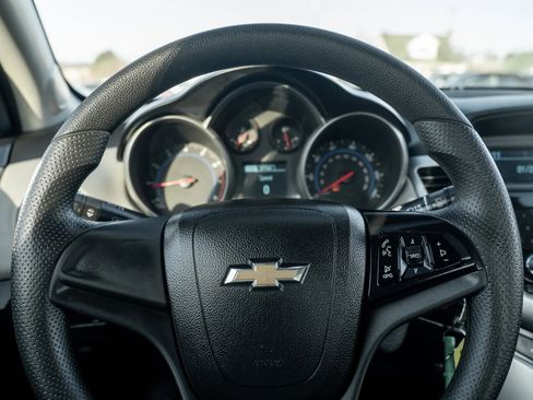 Used 2016 Chevrolet Cruze LS image 15