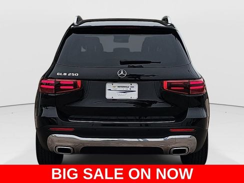 Used 2025 Mercedes-Benz GLB 250 image 4