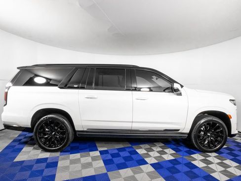 Used 2024 Cadillac Escalade ESV Sport w/ LPO, ONYX Package AWD/4WD image 4